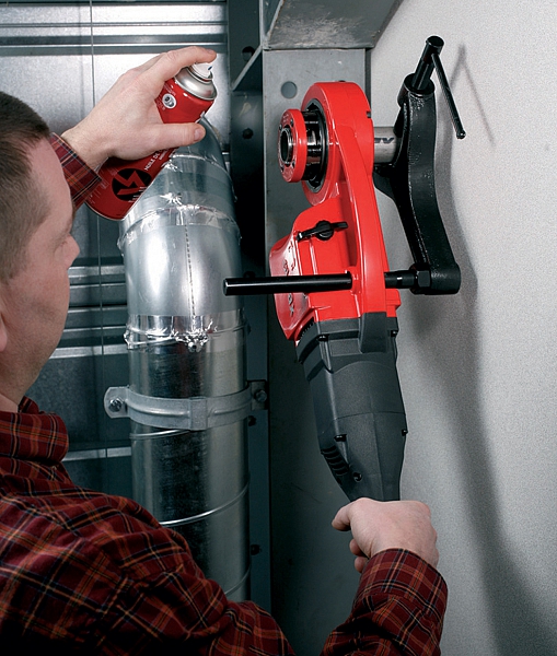 Нарезка резьбы клуппом электрическим резьбонарезным VIRAX PHENIX IIB Нарезка резьбы клуппом электрическим резьбонарезным VIRAX PHENIX IIB