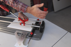 Использование разделителя профессионального ручного плиткореза Rubi TS-66-Plus Использование разделителя профессионального ручного плиткореза Rubi TS-66-Plus