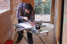 Работа с профессиональным ручным плиткорезом Rubi TR-700-S Работа с профессиональным ручным плиткорезом Rubi TR-700-S