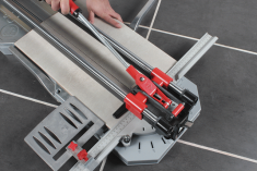 Работа с профессиональнымо плиткорезом Rubi TX-1200-N Работа с профессиональнымо плиткорезом Rubi TX-1200-N