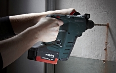 Сверление аккумуляторным перфоратором Metabo BHA 18 LT/LTX Сверление аккумуляторным перфоратором Metabo BHA 18 LT/LTX