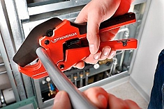 Эксплуатация ножниц для резки пластиковых труб Rothenberger Rocut 42 Twin Cut