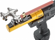 Эксплуатация пресс-головки для тройников, уголков, гребенок, переходных фитингов REMS UNI T/L с резьбовыми калибрами Эксплуатация пресс-головки для тройников, уголков, гребенок, переходных фитингов REMS UNI T/L с резьбовыми калибрами