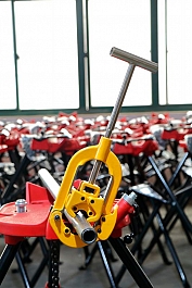 Эксплуатация ручного трубореза с хомутной защелкой Hongli H2S Эксплуатация ручного трубореза с хомутной защелкой Hongli H2S