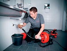 Использование электромеханической прочистной машины Rothenberger Rodrum S 10 Использование электромеханической прочистной машины Rothenberger Rodrum S 10