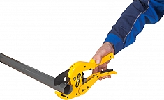 Использование ножниц для пластиковых и металлопластиковых труб Rems Ros P 63 P Использование ножниц для пластиковых и металлопластиковых труб Rems Ros P 63 P