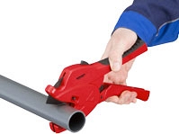 Использование ножниц для пластиковых и металлопластиковых труб Roller Picco P 63 S Использование ножниц для пластиковых и металлопластиковых труб Roller Picco P 63 S