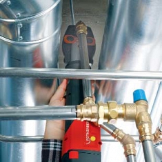 Использование пресс-пистолета аккумуляторного гидравлического Rothenberger Romax Compact Использование пресс-пистолета аккумуляторного гидравлического Rothenberger Romax Compact