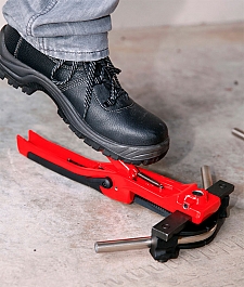 Использование трубогиба арбалетного типа для медных и металлопластиковых труб Virax Arbalet 12-15-16-18-20-22-26-32 мм Использование трубогиба арбалетного типа для медных и металлопластиковых труб Virax Arbalet 12-15-16-18-20-22-26-32 мм