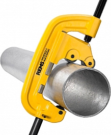 Использование трубореза ручного для стальных труб Rems Ras St 1 1/4"-4" Использование трубореза ручного для стальных труб Rems Ras St 1 1/4"-4"