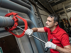 Использование трубореза ручного с хомутной защелкой Voll V6S Использование трубореза ручного с хомутной защелкой Voll V6S