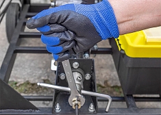 Крепление штанг штанговой бензиновой прочистной машины для канализации Crocodile Mamont 2.0 Крепление штанг штанговой бензиновой прочистной машины для канализации Crocodile Mamont 2.0