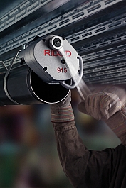 Накатка желобков на трубах ручным желобонакатчиком Ridgid 915 Накатка желобков на трубах ручным желобонакатчиком Ridgid 915