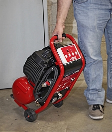 Перемещение установки для промывки систем отопления с инжектором и редуктором Virax Virafal Connect Перемещение установки для промывки систем отопления с инжектором и редуктором Virax Virafal Connect