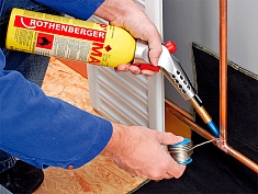 Применение газовой горелки с пьезоподжигом на баллончик для пайки Rothenberger Super Fire 3 Basic Set Применение газовой горелки с пьезоподжигом на баллончик для пайки Rothenberger Super Fire 3 Basic Set