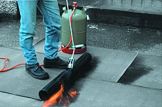 Применение кровельной горелки пропановой для кровли Rothenberger Roofing-Set Применение кровельной горелки пропановой для кровли Rothenberger Roofing-Set