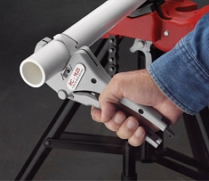 Применение ножниц для полипропиленовых труб с трещоточным механизмом Ridgid RC-1625 Применение ножниц для полипропиленовых труб с трещоточным механизмом Ridgid RC-1625