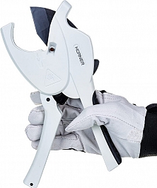 Применение ножниц для резки пластиковых труб Hurner HSTCUT 50 Применение ножниц для резки пластиковых труб Hurner HSTCUT 50