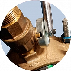 Применение разводного ключа с полированными губками и диском для шаровых кранов Reed RCORP3 Применение разводного ключа с полированными губками и диском для шаровых кранов Reed RCORP3