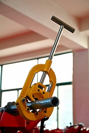 Применение ручных труборезов с хомутной защелкой Hongli H2S Применение ручных труборезов с хомутной защелкой Hongli H2S