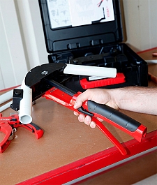 Применение трубогиба арбалетного типа для медных и металлопластиковых труб Virax Arbalet 12-15-16-18-20-22-26-32 мм Применение трубогиба арбалетного типа для медных и металлопластиковых труб Virax Arbalet 12-15-16-18-20-22-26-32 мм