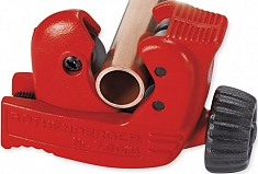 Применение трубореза для медных труб Rothenberger Mini Max Применение трубореза для медных труб Rothenberger Mini Max