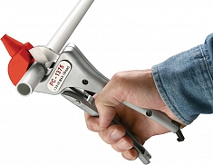 Применение трубореза для пластиковых труб Ridgid PC-1375 ML Применение трубореза для пластиковых труб Ridgid PC-1375 ML
