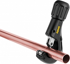 Применение трубореза ручного для медных труб Rems Ras Cu 3-35 Применение трубореза ручного для медных труб Rems Ras Cu 3-35