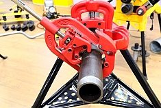 Применение трубореза ручного с хомутной защелкой Hongli H2S Применение трубореза ручного с хомутной защелкой Hongli H2S