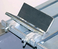 Призма для круглых заготовок камнерезного станка Cedima CTS-200 Призма для круглых заготовок камнерезного станка Cedima CTS-200