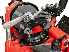 Рабочая зона резьбонарезного станка Voll Power V-Matic A3R Рабочая зона резьбонарезного станка Voll Power V-Matic A3R