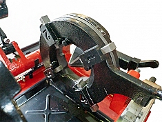 Рабочая зона станка резьбонарезного Voll Power V-Matic A4R Рабочая зона станка резьбонарезного Voll Power V-Matic A4R