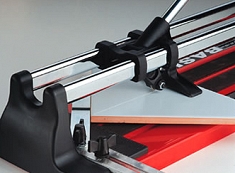 Резка плиткорезом ручным Battipav Basic Plus 60 Резка плиткорезом ручным Battipav Basic Plus 60