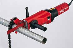 Резка стальных труб сабельной пилой Ridgid 550-1 Резка стальных труб сабельной пилой Ridgid 550-1