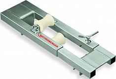 Роликовая опора для шланга высокого давления Kroll на поверхности колодца
